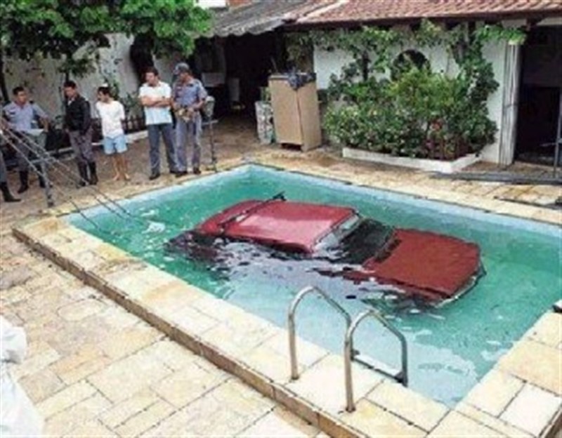 Carro en Picina