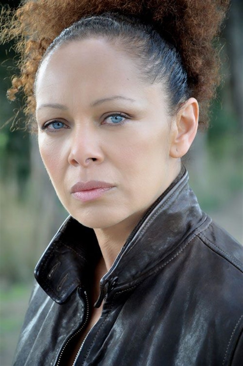 Iris Peynado - 04